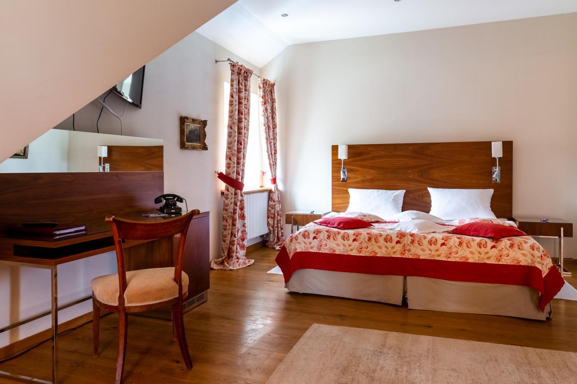 Palac Pakoszow Schlosshotel Wernersdorf يلينيا غورا المظهر الخارجي الصورة A room at the hotel