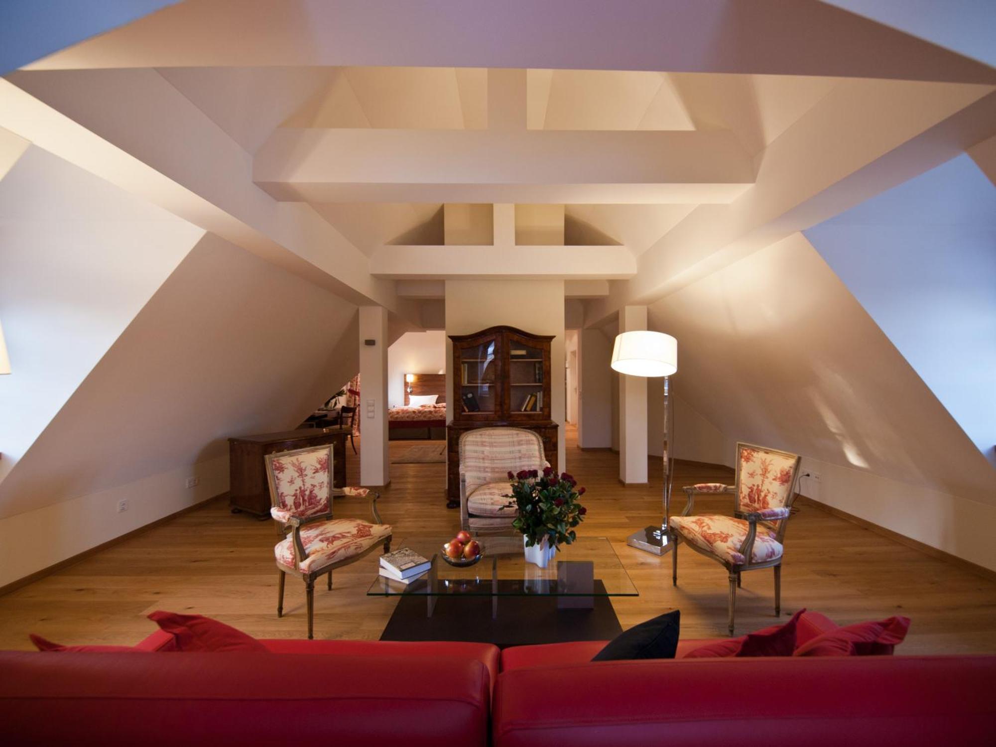 Palac Pakoszow Schlosshotel Wernersdorf يلينيا غورا المظهر الخارجي الصورة The interior of a suite at the Hotel de l'Europe