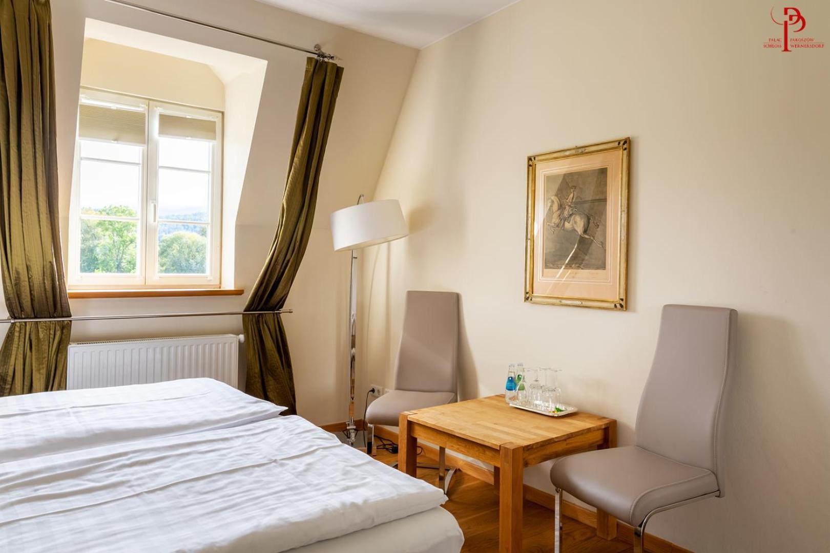 Palac Pakoszow Schlosshotel Wernersdorf يلينيا غورا المظهر الخارجي الصورة A room at the Hotel de la Poste