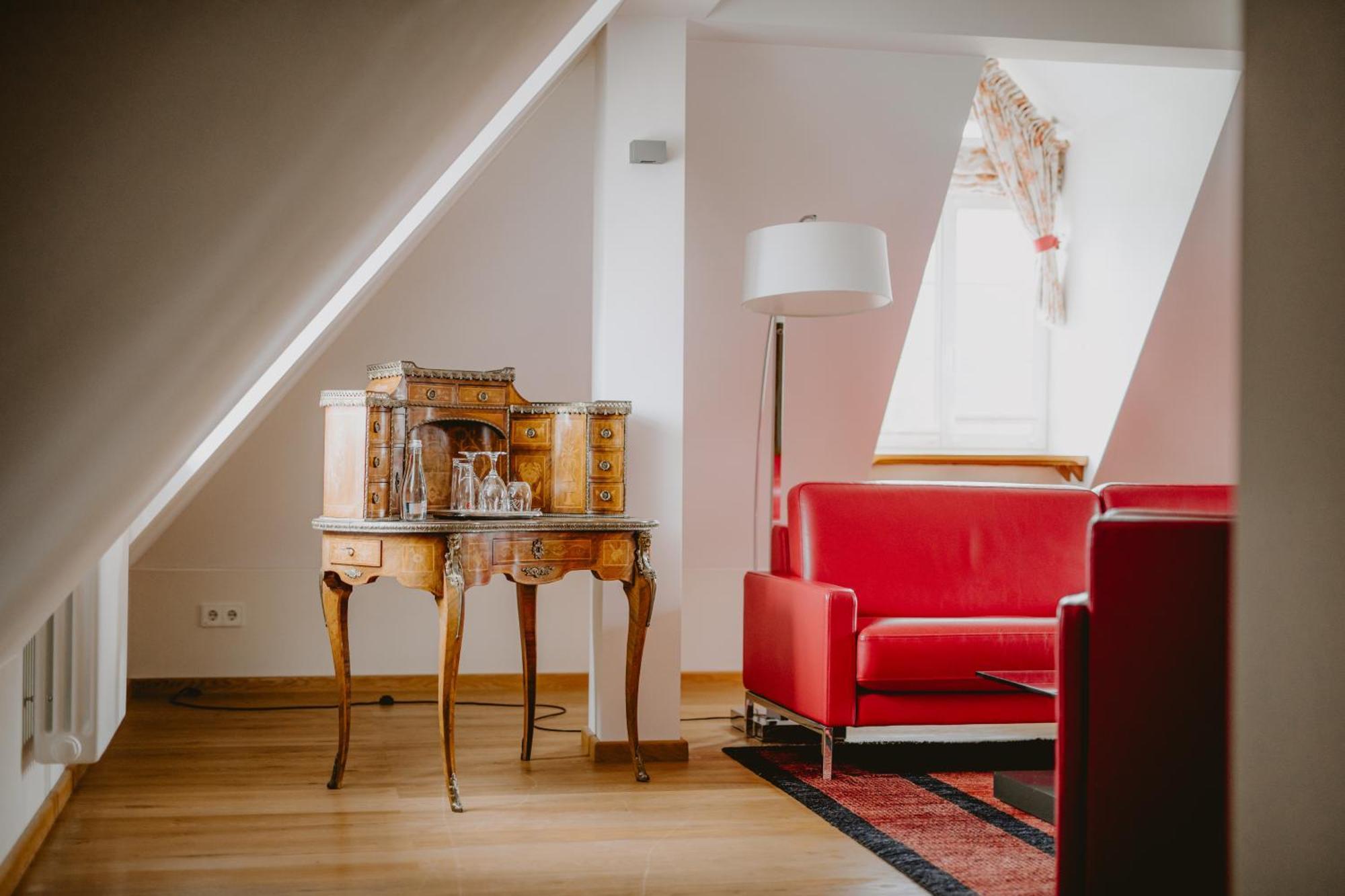 Palac Pakoszow Schlosshotel Wernersdorf يلينيا غورا المظهر الخارجي الصورة A suite at the Hotel Axelmannstein