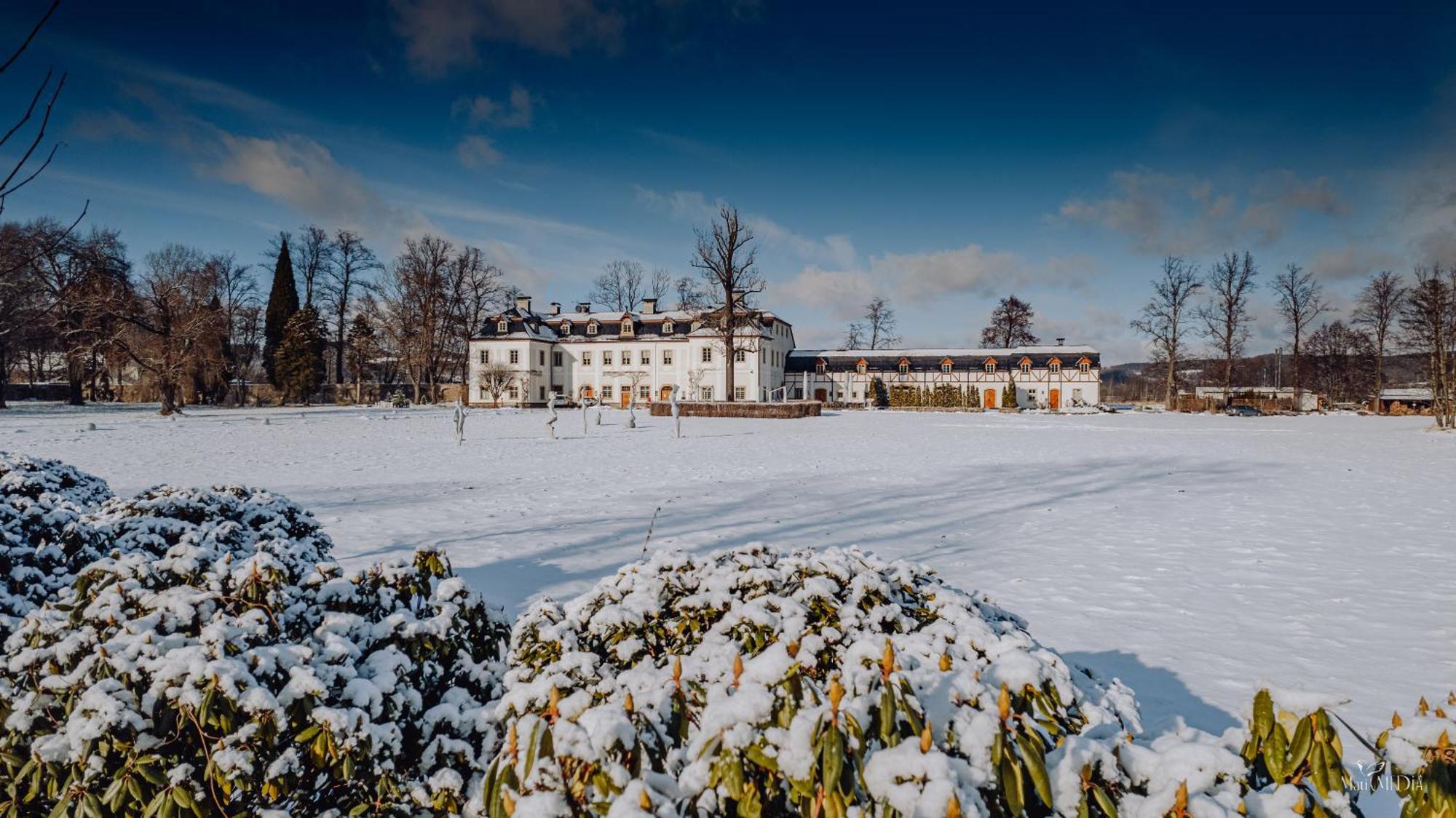 Palac Pakoszow Schlosshotel Wernersdorf يلينيا غورا المظهر الخارجي الصورة The former school site at the former St. Mary's Convent, now the St. Mary's Convent Centre