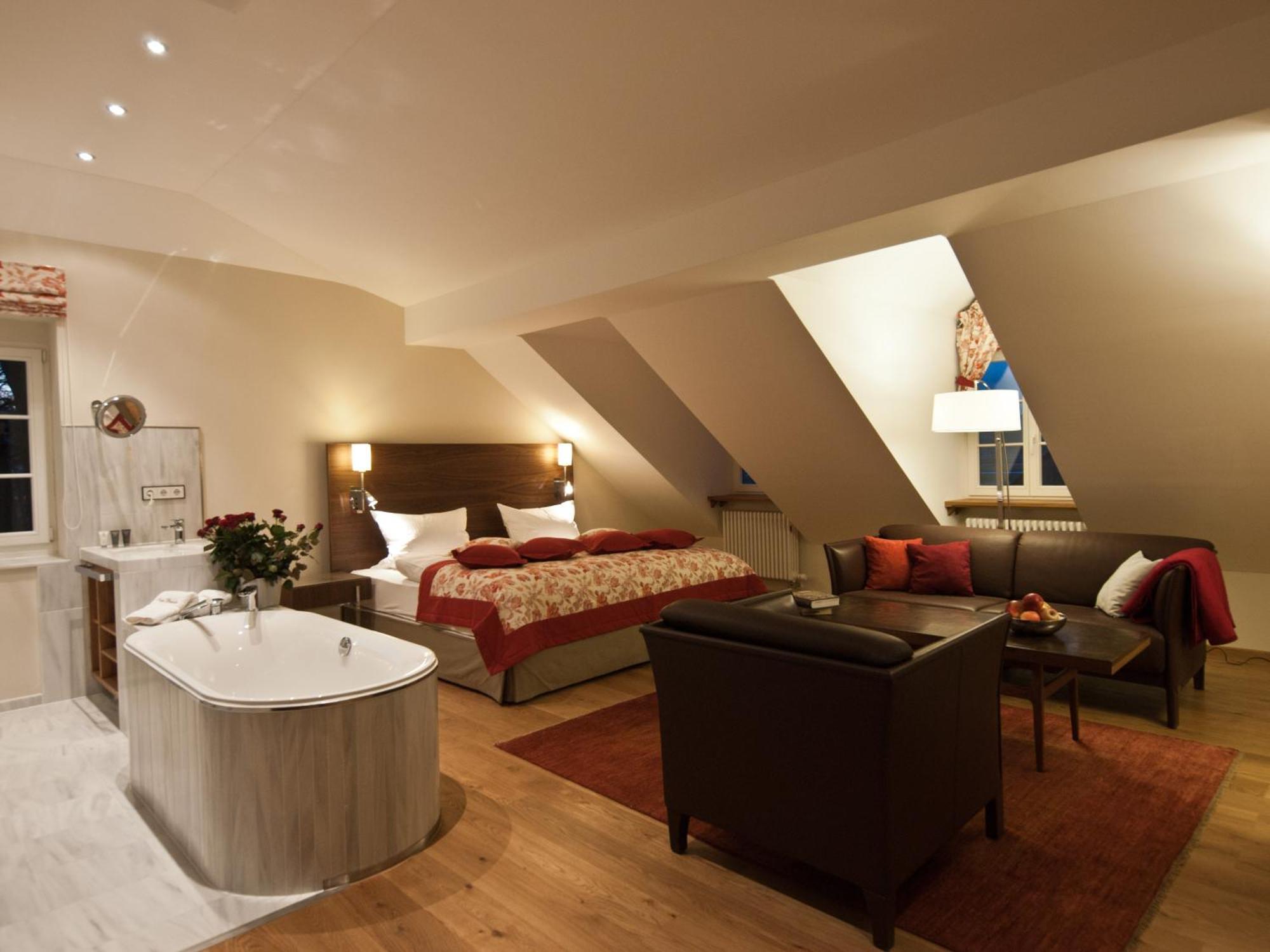 Palac Pakoszow Schlosshotel Wernersdorf يلينيا غورا المظهر الخارجي الصورة A suite at the hotel