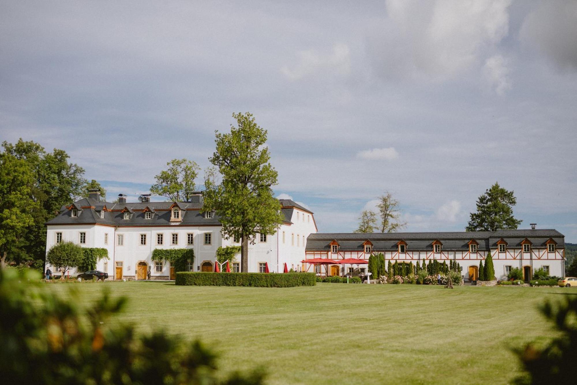 Palac Pakoszow Schlosshotel Wernersdorf يلينيا غورا المظهر الخارجي الصورة The former abbey buildings