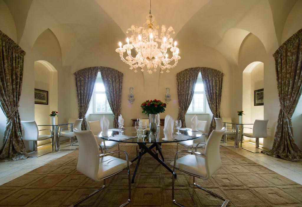 Palac Pakoszow Schlosshotel Wernersdorf يلينيا غورا المظهر الخارجي الصورة The dining room