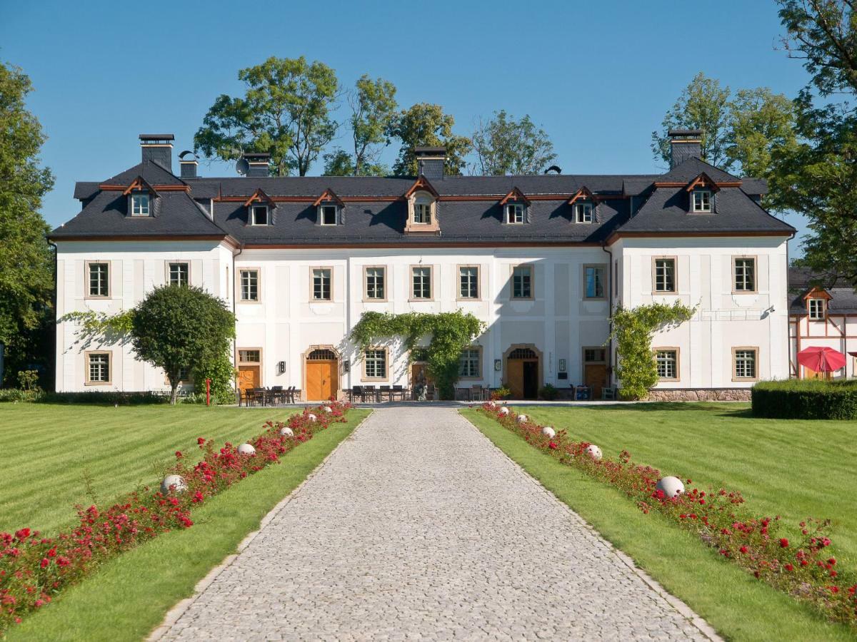 Palac Pakoszow Schlosshotel Wernersdorf يلينيا غورا المظهر الخارجي الصورة The main building of the manor