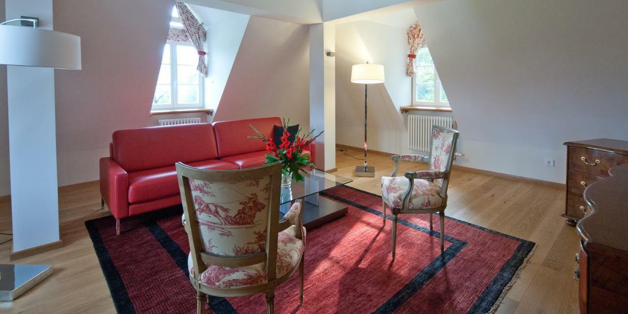 Palac Pakoszow Schlosshotel Wernersdorf يلينيا غورا المظهر الخارجي الصورة A suite at the Hotel de l'Aigle