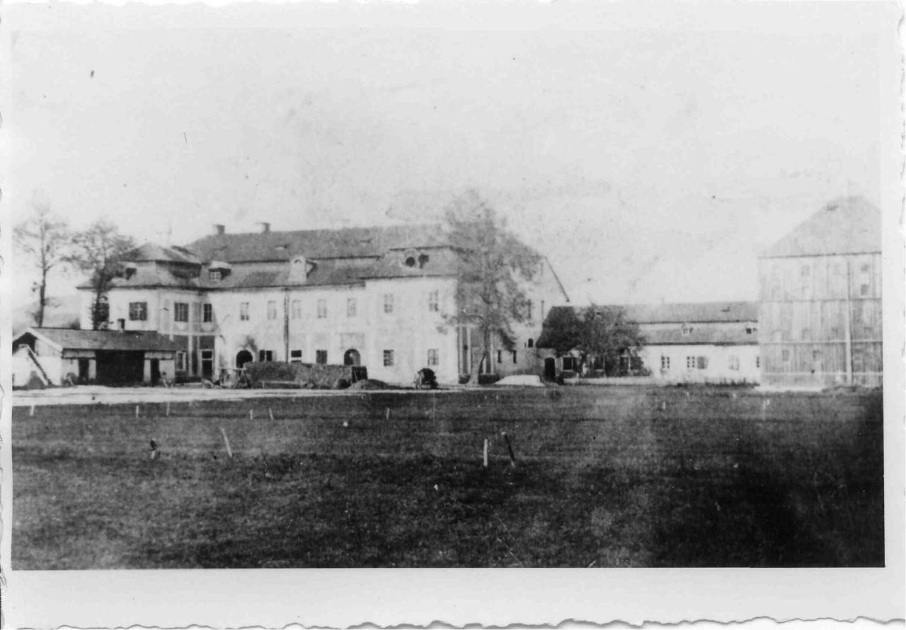 Palac Pakoszow Schlosshotel Wernersdorf يلينيا غورا المظهر الخارجي الصورة The first building of the University of Manitoba, 1878